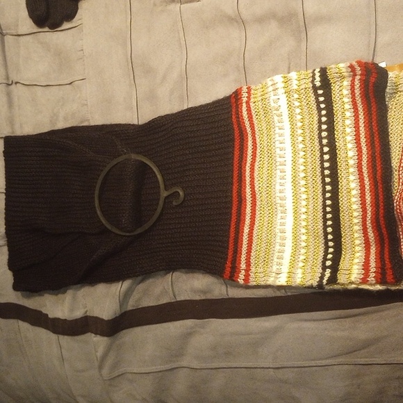 Black Red & Shiny Gold Cable Fine Knit Winter Neck Scarf with gloves - Picture 2 of 6